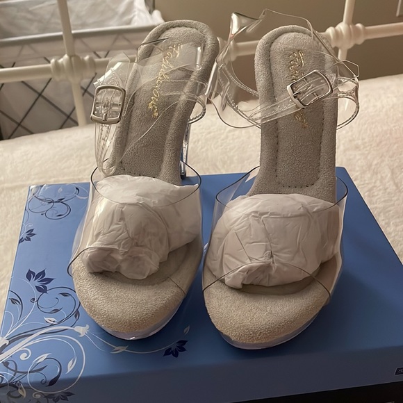 COCKTAIL-508MG Sandal | Clear Vinyl - Picture 3 of 7